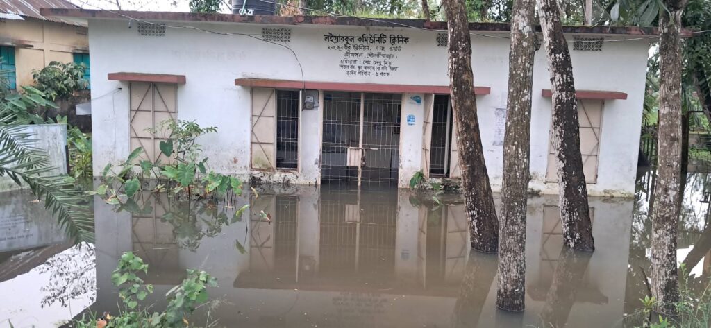 পানিবন্দী লইয়ারকুল কমিউনিটি ক্লিনিক,দুর্ভোগে সাধারণ মানুষ