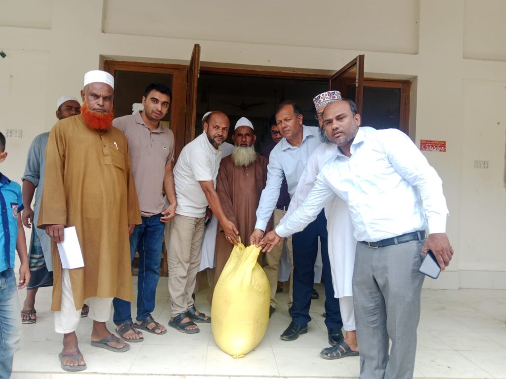 বাহুবলে কোরবানির চামড়া সংরক্ষণে মাদ্রাসাগুলোতে সরকারি লবণ বিতরণ