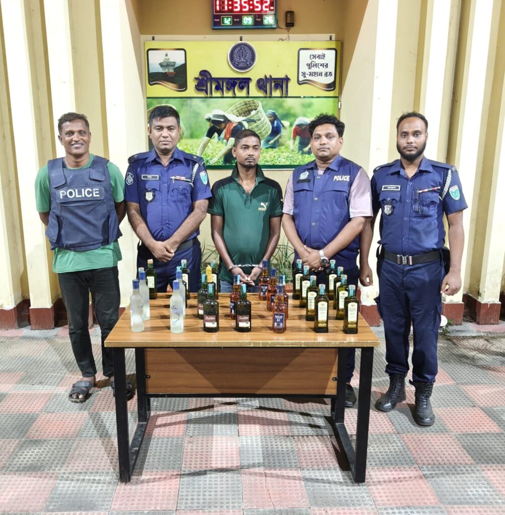 ২৬ বোতল ভারতীয় মদসহ রিপন চন্দ্র দাস গ্রেপ্তার